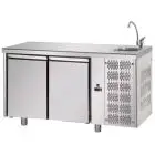 MESA REFRIGERADA DE ACERO INOX AISI 304 - Mod. UG02MGNL - ENCIMERA CON FREGADERO - VENTILADO - GASTRONORM 1/1 - N. 2 PUERTAS - Temperatura 0°/+10°C - Medidas cm. L 142 x P 70 x h 80/87 - CE