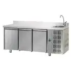 MESA REFRIGERADA CON PETO DE ACERO INOX AISI 304 - Mod. UG03MGNLAL - ENCIMERA CON FREGADERO - VENTILADO - GASTRONORM 1/1 - N. 3 PUERTAS - Temperatura 0°/+10°C - Medidas cm. L 187 x P 70 x h 115/120 - CE