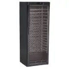 EXPOSITOR REFRIGERADO PARA VINOS - Mod. G-BJ408 - Capacidad de botellas N. 96 de 0,75 Lt - Temperatura diferenciada en cada estante - Temperatura +5/+18 °C - Potencia W 112 - Alimentación monofásica 230V/1/50Hz - Dimensiones cm L 60 x P 60,3 x 186 h - CE