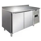 MESA REFRIGERADA CON PETO DE ACERO INOX AISI 304 - VENTILADO - Mod CXF2200BT - GASTRONORM 1/1 (cm 53 x 32,5) - N. 2 PUERTAS - CAPACIDAD Lt 313,5 - TEMPERATURA -18°/-22°C - Dim. cm. L 136 x P 70 x h 96