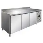 MESA REFRIGERADA CON PETO DE ACERO INOX AISI 304 - VENTILADO - Mod CXF3200TN - GASTRONORM 1/1 (cm 53 x 32,5) - N 3 PUERTAS - CAPACIDAD Lt 358 - TEMPERATURA -2°/+8°C - Dim cm L 179,5 x P 70 x h 96