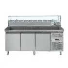 MESA REFRIGERADA PARA PREPARACIÓN DE PIZZA DE ACERO INOX - CON VITRINA PARA INGREDIENTES - PARA CONTENEDORES DE PIZZAS 60 X 40 - VENTILADO - Mod DB3600TN38 - 3 PUERTAS REFRIGERADAS - TEMPERATURA -2°/+8°C - Medidas cm L 202,5 x P 80 x h 145,5