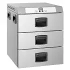 MANTENEDOR DE TEMPERATURA CON 3 CAJONES - MOD. GMC3E - VERSIÓN ELECTRÓNICA - CAPACIDAD: 3 GN 1/1 - ALIMENTACIÓN MONOFÁSICA V 230/1/50 Hz - POTENCIA W 1000 - Medidas cm A 65 X F 60 X h 72 - Peso Kg 40