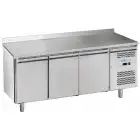 Mesa refrigerada con peto de acero inox AISI 201 - Mod M-GN3200TN-FC - Gastronorm 1/1 (cm 53 x 32,5) - Ventilada - 3 puertas - Capacidad bruta 417 litros - Temperatura +2°/+8°C - Medidas cm L 179,5 x P 70 x H 95