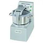 CUTTER DE SOBREMESA - Mod. R 8 SV - Capacidad de la Cuba de acero inox lt 8 - Capacidad de porciones de 20 a 150 - 2 velocidades - Predisposición para la función de vacío - Potencia W 2200 - Dimensiones cm L 31,5 x P 54,5 x 58,5h