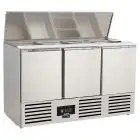 Mesa saladette refrigerada modelo SALADETTE SF 903 BC, temperatura +2°C / +8°C, capacidad bruta 400 Lt, dimensiones exteriores 1365 x 700 x 870 mm.