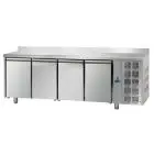 MESA REFRIGERADA CON PETO DE ACERO INOX AISI 304 - PARA PASTELERÍAS - BANDEJA cm 60x40 - VENTILADO - Mod. UQ04MAL - N. 4 PUERTAS - Temperatura 0°/+10°C - Medidas cm. L 270 x P 80 x h 95/102 - CE