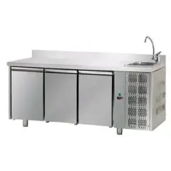 MESA REFRIGERADA CON PETO DE ACERO INOX AISI 304 - Mod. UG03MGNLAL - ENCIMERA CON FREGADERO - VENTILADO - GASTRONORM 1/1 - N. 3 PUERTAS - Temperatura 0°/+10°C - Medidas cm. L 187 x P 70 x h 115/120 - CE