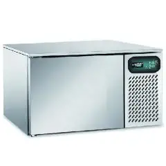 ABATIDOR DE TEMPERATURA - Mod ALLFOR23 - Refrigeración por aire - Capacidad de bandejas: N. 3 x GN 2/3 (cm 35,4x32,5) - Rendimiento abatimiento positivo: +3° (Kg 8) - Rendimiento abatimiento negativo: -40° ( Kg 6 ) - Medidas ext. cm L 66 x P 64 x h 42 - N