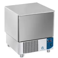 ABATIDOR DE TEMPERATURA - Mod. AB05A - Refrigeración por aire - Capacidad de bandejas: N. 5 x GN 1/1 (cm 53x32,5) o N. 5 cm 60x40 - Rendimiento abatimiento positivo: +65° +3° (Kg 20) - Rendimiento abatimiento negativo: +65° -18° (Kg 12) - Medidas ext. cm 