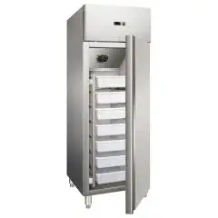 ARMARIO FRIGORÍFICO EN ACERO INOX - VENTILADA - Mod. CZ 600 HMUL - N. 1 PUERTA - CERRADURA - CAPACIDAD LT 537 - TEMPERATURA -5° /+5° C - Medidas Cm L 68 x P 81 x h 200 - Homologación CE