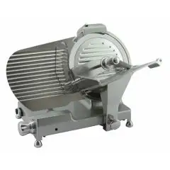 CORTADORA DE FIAMBRES POR GRAVEDAD - Mod. BKL 220 LUX - Cuchilla inox ø 220 - Corte útil mm L 185 x A 115 - Afilador fijo - Bloqueo del carro - Pomos de aluminio - Alimentación monofásica 230V/1/50Hz - Homologación CE