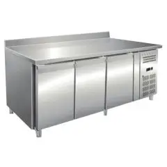 MESA REFRIGERADA CON PETO DE ACERO INOX AISI 304 - VENTILADO - Mod. ECZ3200BT - GASTRONORM 1/1 (cm 53 x 32,5) - N. 3 PUERTAS - CAPACIDAD Lt 465 - TEMPERATURA -10°/-20°C - Dim. cm. L 179,5 x P 70 x h 96 - CE