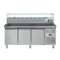 MESA REFRIGERADA PARA PREPARACIÓN DE PIZZA DE ACERO INOX - CON VITRINA PARA INGREDIENTES - PARA CONTENEDORES DE PIZZAS 60 X 40 - VENTILADO - Mod DB3600TN38 - 3 PUERTAS REFRIGERADAS - TEMPERATURA -2°/+8°C - Medidas cm L 202,5 x P 80 x h 145,5