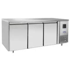 MESA REFRIGERADA DE ACERO INOX - VENTILADO - Mod. EPF3432GR 304T - GASTRONORM 1/1 (cm 53 x 32,5) - N. 3 Puertas - Capacidad Lt 420 - TEMPERATURA -2°/+8°C - Dim. cm. L 179,5 x P 70 x h 85 - CE