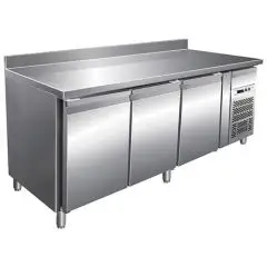 MESA REFRIGERADA CON PETO DE ACERO INOX AISI 304 - PASTELERÍA - VENTILADO - Mod. G-PA3200TN - 3 PUERTAS - CAPACIDAD BRUTA Lt  580 - TEMPERATURA +2°/+8°C - Medidas cm. A 202 x F 80 x h 96 - CE