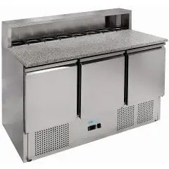 Mesa refrigerada para preparación de pizza y ensaladas de acero inox AISI 201 - Mod G-PS903-FC - Gastronorm 1/1 (cm 53 x 32,5) - Estático - 3 puertas refrigeradas - Temperatura +2°/+8°C - Medidas cm L 136,5 x P 70 x 102 H