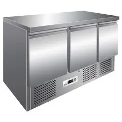 MESA ENSALADERA Y MESA DE TRABAJO REFRIGERADA DE ACERO INOX AISI 304 - Mod. G-S903TOP - ESTÁTICA - GASTRONORM 1/1 (cm 53 x 32,5) - N. 3 PUERTAS REFRIGERADAS - TEMPERATURA +2°/+8°C - Medidas cm. A 136,5 x F 70 x h 85 - CE
