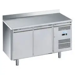 MESA REFRIGERADA CON PETO DE ACERO INOX AISI 201 - PARA SNAKS - VENTILADO - Mod. G-SNACK2200TN-FC - 2 PUERTAS - CAPACIDAD BRUTA Lt 159 - TEMPERATURA -2°/+8°C - Medidas cm. A 136 x F 60 x h 95 - CE