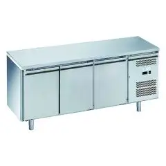MESA REFRIGERADA DE ACERO INOX AISI 201 - PARA SNAKS - VENTILADO - Mod. G-SNACK3100TN-FC - 3 PUERTAS - CAPACIDAD BRUTA Lt 239 - TEMPERATURA -2°/+8°C - Medidas cm. A 179,5 x F 60 x h 85 - CE