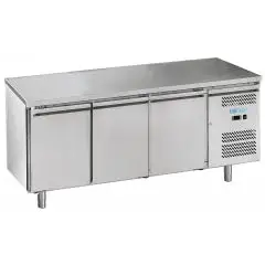 Mesa refrigerada de acero inox AISI 201 - Mod M-GN3100TN-FC - Gastronorm 1/1 (cm 53 x 32,5) - Ventilada - 3 puertas - Capacidad bruta 417 litros - Temperatura +2°/+8°C - Medidas cm L 179,5 x P 70 x H 85
