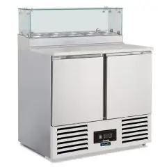 Mesa saladette refrigerada modelo SALADETTE SF 901 GZ, temperatura +2&deg;C / +8&deg;C, capacidad bruta 257 Lt, dimensiones exteriores 900 x 700 x 1180 mm.