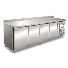 MESA REFRIGERADA CON PETO EN ACERO INOX AISI 304 - VENTILADA - Mod. UOCEM4200BT - N. 4 PUERTAS - CAPACIDAD Lt 511 - TEMPERATURA -10°/-20°C - Medidas cm. L 223 x P 60 x h 96 - Homologación CE