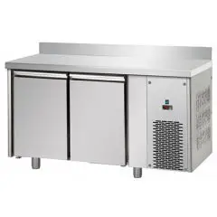 MESA REFRIGERADA CON PETO DE ACERO INOX AISI 304 - VENTILADO - Mod. UG02MBTAL - GASTRONORM 1/1 - N. 2 PUERTAS - Temperatura -18°/-22°C - Medidas cm. L 142 x P 71,5 x h 95/102 - CE