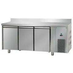 MESA REFRIGERADA CON PETO DE ACERO INOX AISI 304 - VENTILADO - Mod. UG03MBTAL - GASTRONORM 1/1 - N. 3 PUERTAS - Temperatura -18°/-22°C - Medidas cm L 187 x P 71,5 x h 95/102 - CE