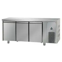 MESA REFRIGERADA DE ACERO INOX AISI 304 - VENTILADO - Mod.UG03MBT - GASTRONORM 1/1 - N. 3 PUERTAS - Temperatura -18°/-22°C - Medidas cm L 187 x P 71,5 x h 85/92 - CE