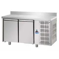 MESA REFRIGERADA CON PETO DE ACERO INOX AISI 304 - PARA PASTELERÍAS - BANDEJA cm 60x40 - VENTILADO - Mod. UQ02MAL - N. 2 PUERTAS - Temperatura 0°/+10°C - Medidas cm. L 160 x P 80 x h 95/102 - CE