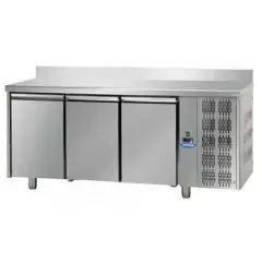 MESA REFRIGERADA CON PETO DE ACERO INOX AISI 304 - PARA PASTELERÍAS - BANDEJA cm 60x40 - VENTILADO - Mod. UQ03MAL - N. 3 PUERTAS - Temperatura 0°/+10°C - Medidas cm. L 215 x P 80 x h 95/102 - CE