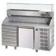 MESA REFRIGERADA PARA PREPARACIÓN DE PIZZA DE ACERO INOX AISI 304 - PARA CONTENEDORES DE PIZZA cm 60X40 - VITRINA PARA CUBETAS GN 1/4 cm 26,5X16,2 - VENTILADO - Mod. QA02MC6VR - N. 1 PUERTA - N. 6 CAJONES NEUTROS - Temperatura 0°/+10°C - Medidas cm. L 161