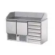 MESA REFRIGERADA PARA PREPARACIÓN DE PIZZA Y ENSALADAS - Mod.  SLV02C6 - VENTILADO - GASTRONORM 1/1 (cm 53x32,5) - ENCIMERA Y PETO DE GRANITO - N. 2 PUERTAS REFRIGERADAS - N.6 CAJONES NEUTROS - Temperatura +4°/+6°C - Medidas cm L 141 x P 70 x h 107 - CE