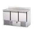 MESA ENSALADERA Y MESA DE TRABAJO REFRIGERADA - Mod. SLV03AL - VENTILADO - GASTRONORM 1/1 (cm 53x32,5) - ENCIMERA DE ACERO INOX CON PETO - N. 3 PUERTAS REFRIGERADAS - Temperatura +4°/+6°C -Medidas cm L 138,4 x P 70 x h 98 - CE