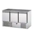 MESA ENSALADERA Y MESA DE TRABAJO REFRIGERADA - Mod.  SLV03GR - VENTILADO - GASTRONORM 1/1 (cm 53x32,5) - ENCIMERA DE GRANITO - N. 3 PUERTAS REFRIGERADAS - Temperatura +4°/+6°C -Medidas cm L 138,4 x P 70 x h 87 - CE