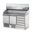 MESA REFRIGERADA PARA PREPARACIÓN DE PIZZA Y ENSALADAS - Mod.  SLV02C6 + VR4110VD - VENTILADO - GASTRONORM 1/1 (cm 53x32,5) - ENCIMERA Y PETO DE GRANITO - N. 2 PUERTAS REFRIGERADAS - N.6 CAJONES NEUTROS - VITRINA REFRIGERADA GN 1/4 (cm 26,5x16,2) - Temper