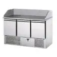 MESA REFRIGERADA PARA PREPARACIÓN DE PIZZA Y ENSALADAS - Mod.  SLV03PZ - VENTILADO - GASTRONORM 1/1 (cm 53x32,5) - ENCIMERA Y PETO DE GRANITO - N. 3 PUERTAS REFRIGERADAS - Temperatura +4°/+6°C - Medidas cm L 141 x P 70 x h 107 - CE