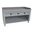 COCINA TEPPANYAKI A GAS 3 FUEGOS  - MOD. VGO3120L - 3 zonas de cocción - Construida exclusivamente a medida - Armario abierto - Plancha de cocción en baño de cromo duro y lúcido - Peto y protecciones en los 4 lados - Potencia a gas kW 17,4 (3x5,8 kW) - Me
