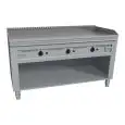 COCINA TEPPANYAKI A GAS 3 FUEGOS  - MOD. VGO3140L - 3 zonas de cocción - Construida exclusivamente a medida - Armario abierto - Plancha de cocción en baño de cromo duro y lúcido - Peto y protecciones en los 4 lados - Potencia a gas kW 17,4 (3x5,8 kW) - Me