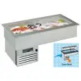 EXPOSITOR REFRIGERADO EMPOTRABLE PARA PESCADO Y CARNE - MOD. OPERA BAHIA - TEMPERATURA °C -2/0 - REFRIGERACIÓN ESTÁTICA - CÚPULA DE METACRILATO - Alimentación monofásica V 230/1/50 Hz - GAS REFRIGERANTE R290 - CUBA DE ACERO INOX AISI 316 RESISTENTE CONTRA