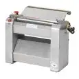 LAMINADORA / EXTENDEDORA - PARA PASTA FRESCA Y PIZZA - MOD. SF320X - 1 PAR DE RODILLOS - Medidas de los rodillos cm 32 x Ø 5,5 - Botones de 24 voltios - POTENCIA W 600  - ALIMENTACIÓN TRIFÁSICA 400V/3/50HZ - Medidas cm L 55 x P 35 x 40 H - PESO Kg 32