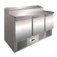MESA ENSALADERA Y MESA DE TRABAJO REFRIGERADA DE ACERO INOX AISI 304 - Mod. G-PS300 - ESTÁTICA -GASTRONORM 1/1 (cm 53 x 32,5) - 3 PUERTAS REFRIGERADAS - TEMPERATURA +2°/+8°C - Medidas cm. A 137 x F 70 x h 101 - CE