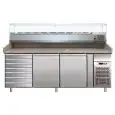 MESA REFRIGERADA PARA PREPARACIÓN DE PIZZA DE ACERO INOX AISI 304 - CON VITRINA PARA INGREDIENTES - PARA CONTENEDORES DE PIZZAS 60 X 40 - VENTILADO - Mod. G-PZ2610TN33 - 2 PUERTAS REFRIGERADAS + 1 CAJONERA NEUTRA CON N. 7 CAJONES - TEMPERATURA +2°/+8°C - 