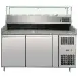 MESA REFRIGERADA PARA PREPARACIÓN DE PIZZA EN ACERO INOX - Con VITRINA DE INGREDIENTES GN 1/3 - Para Contenedores o Cajas de PIZZA cm 60 x 40 x 7 H - VENTILADO - Mod. AK2602TN38 - N. 2 Puertas Refrigeradas - TEMPERATURA -2°/+8°C - Medidas cm. L 151 x P 80