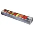 VITRINA EXPOSITORA REFRIGERADA DE MESA - Mod. MAXI - Temperatura +2°/+10°C - Capacidad de cubetas GN en varios formatos - Alimentación MONOFÁSICA V230/1 - Potencia kW 0,18 - Medidas cm. L 208 x P 41 x h 22 - Peso Kg. 30