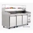 MESA REFRIGERADA PARA PREPARACIÓN DE PIZZA EN ACERO INOX - Mod. EPF3485GR/33 - CLASE ENERGÉTICA B - Con VITRINA DE INGREDIENTES GN 1/4 - PARA CAJAS DE PIZZA cm 60x40 - VENTILADO - N. 3 Puertas - Temperatura -2°/+8°C - Dim. cm. L 201 x P 80 x h 143,5 - CE