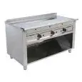COCINA TEPPANYAKI A GAS 3 FUEGOS  - MOD. VGP3140L - 3 zonas de cocción - Construida exclusivamente a medida - Armario abierto - Plancha de cocción en baño de cromo duro y lúcido - Canal perimetral - Potencia a gas kW 17,4 (3x5,8 kW) - Medidas: cm A 140 x 