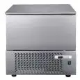 ABATIDOR DE TEMPERATURA - Mod AB5T - Refrigeración por aire - Capacidad de bandejas: N 5 x GN 1/1 (cm 53x32,5) o N 5 cm 60x40 - Rendimiento abatimiento positivo: +70° +3° (Kg 20) - Rendimiento abatimiento negativo: +70° -18° ( Kg 15 ) - Medidas cm L 75 x 