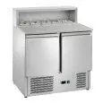 MESA REFRIGERADA PARA PREPARACIÓN DE PIZZA Y ENSALADAS - Mod. AK940P - Estática - GASTRONORM 1/1 (cm 53x32,5) - Encimera de GRANITO - Peto posterior de Acero inox para N. 5 CUBETAS GN 1/6 (cm 17,6x16,2) - N. 2 Puertas Refrigeradas - Temperatura +2°/+8°C -